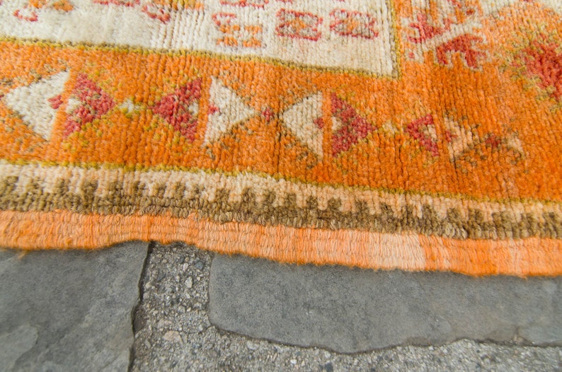 Vintage 53 x 72 Rug Geometric Medallion Hand Knotted Oushak Pumpkin Red Wool Low Pile 1930s FREE DOMESTIC SHIPPING image 9