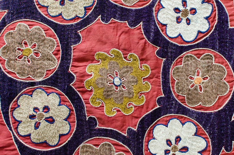 Vintage Suzani 53 x 88.5 Uzbek Magenta Green Hand-Embroidered Floral Design Samarkand Blanket Bed Throw Wall Hanging 1930's image 4