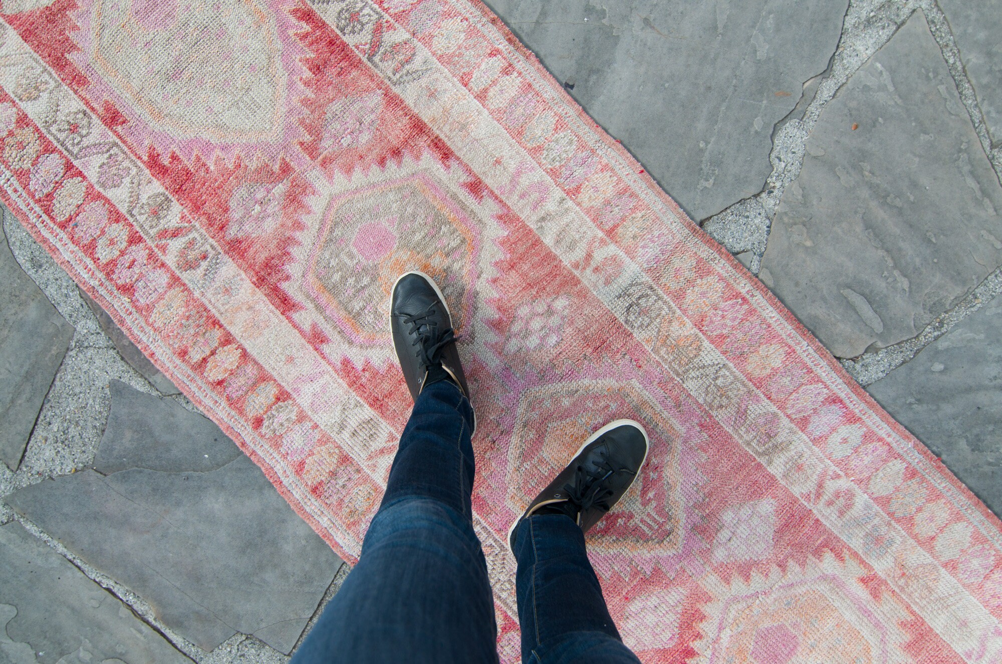 Vintage 2'6.5 X 10' Kurde Runner Médaillon Fait à La Main Saumon Floral Rose Oushak Laine Low Pile -