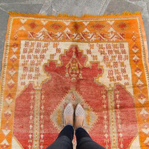 Vintage 53 x 72 Rug Geometric Medallion Hand Knotted Oushak Pumpkin Red Wool Low Pile 1930s FREE DOMESTIC SHIPPING image 3