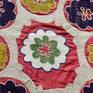 Vintage Suzani 53 x 88.5 Uzbek Magenta Green Hand-Embroidered Floral Design Samarkand Blanket Bed Throw Wall Hanging 1930's image 6