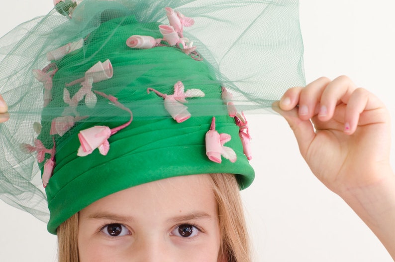 Vintage Hat Young Girl's Women's Beehive Green Pleated Organza Hat w/ Pink Flowers & Netting Mid Century Cloche 1950's image 2