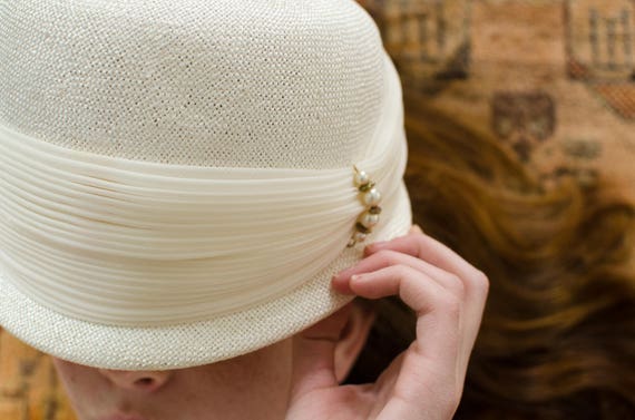 Vintage Woven White Straw Cloche Hat Raffled Orga… - image 6