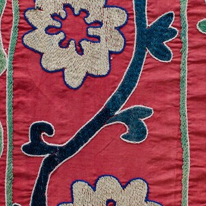Vintage Suzani 53 x 88.5 Uzbek Magenta Green Hand-Embroidered Floral Design Samarkand Blanket Bed Throw Wall Hanging 1930's image 9