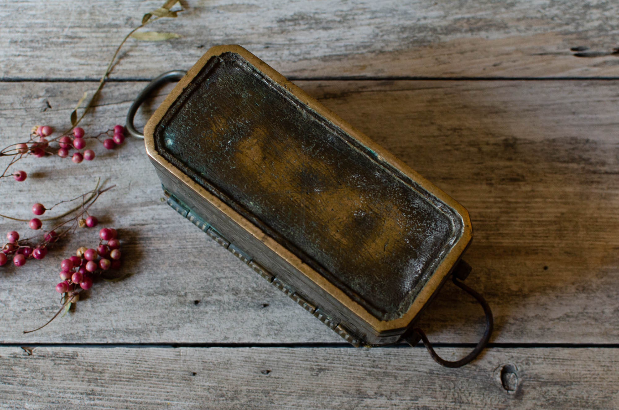 銀象嵌青銅ベタル箱、イスラム　フィリピン　ミンダナオ　アンティーク 銀象嵌青銅ベタル箱、イスラム フィリピン ミンダナオ