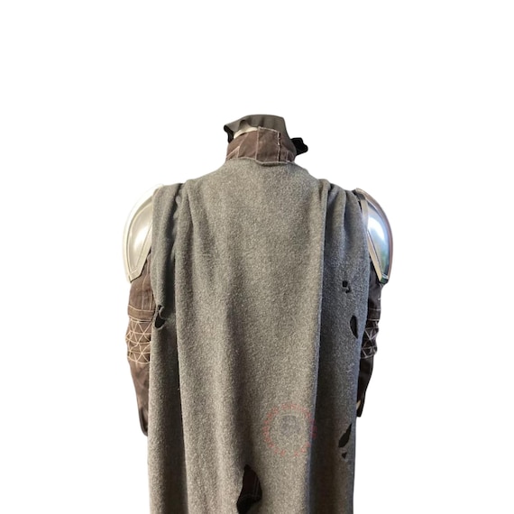 The Mandalorian Cape Symbolism Explained: What Din Djarin’s Cloak Really Stands For"