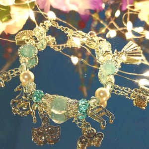 Beaded Braclet in blue with hanging  silver charms, for Regency/ Penelope fans, Gift for her, show your fandom