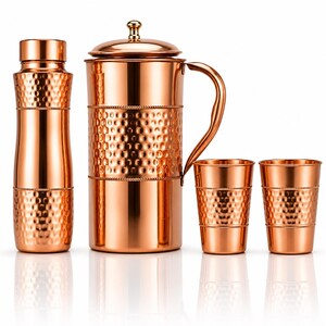 Handgjort kopparkannaset med flaska och 2 glas, hamrad kopparvattenkanna, indiskt koppardryck