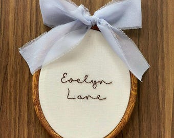 Anpassad namnskylt för bebis, personlig namnring, broderad namndekoration för bebis, namnskylt för barnrum, neutral babyrumsdekoration