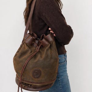 Bolso cubo vintage de cuero y lona / Mochila marrón con cordón estilo Y2K / Bolso de viaje rústico / Bolso de mano unisex para el día a día / Marca continental