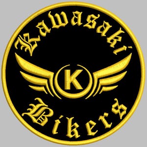 Op de afbeelding: Een ronde geborduurde patch met een zwarte achtergrond en een gele rand. Het ontwerp bevat de gele tekst Kawasaki bovenaan en Bikers onderaan in een gotisch lettertype, met een centraal geel gevleugeld embleem met de letter K in het midden.