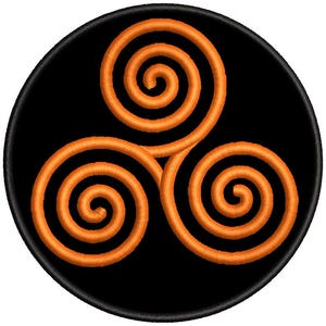 Broderad stryklapp TRISKEL / TRISKELION (bild 1)