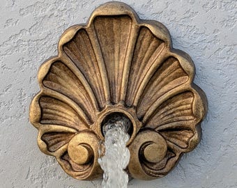 Cañón de agua con forma de concha para piscina, fuente de pared exterior, elemento acuático de piedra fundida.