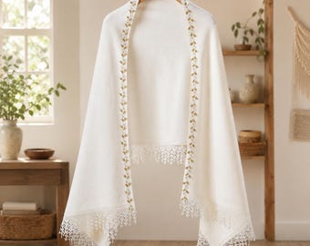 Xale de lã com detalhes em renda creme, estilo Cottagecore para noivas, lenço romântico para a noite.