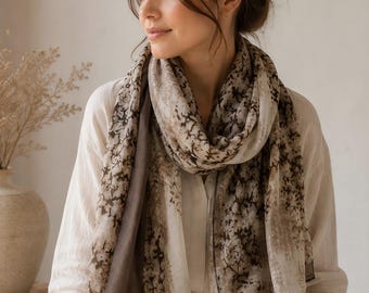Lenço/xale vintage marrom floral leve em poliéster (180 x 70 cm)