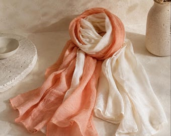 Lenço vintage em blocos de cor creme pêssego, leve, em gaze de poliéster, estilo boho para o verão.