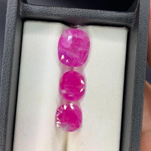 Rubini naturali rosa-rossi / Set di 3 gemme sciolte da 11,00 carati