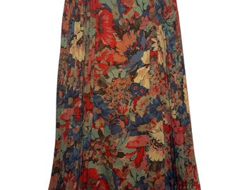 Falda cruzada midi plisada de lana con estampado floral de Cacharel, fabricada en Francia, Saks Fifth Avenue.