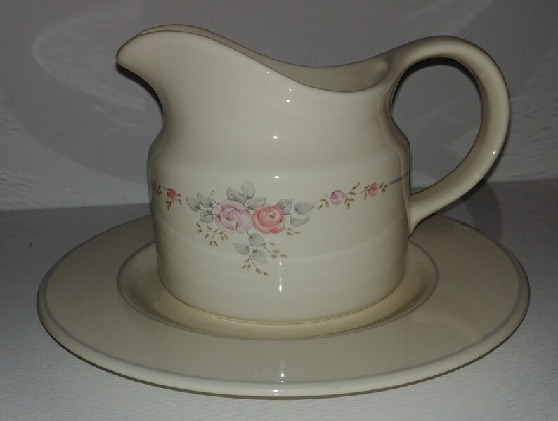 Pfaltzgraff Trousseau Gravy Boat with Underplate