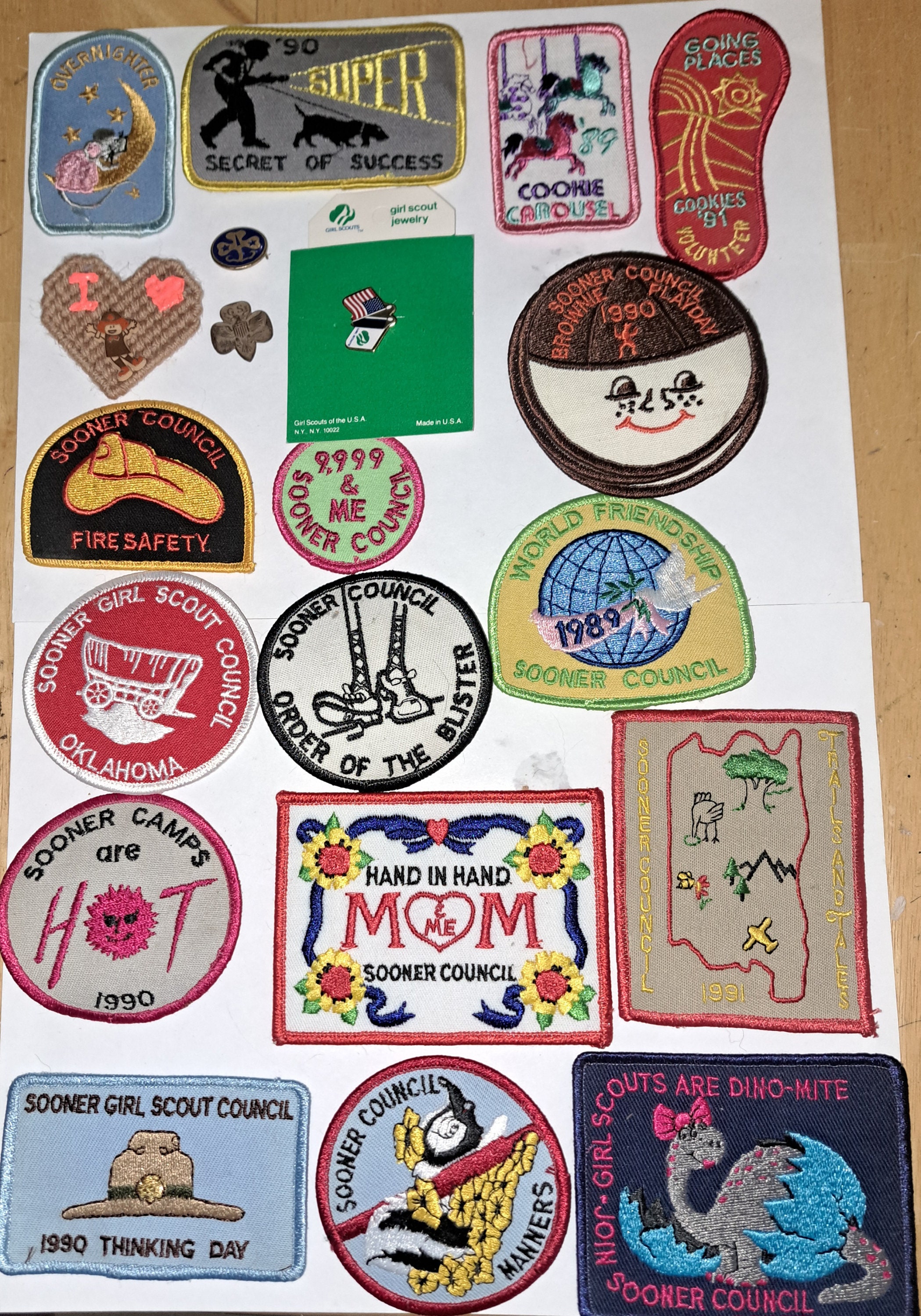 VINTAGE 1990's 2000's Girl Scout Patches Sports Connections Media 2K 