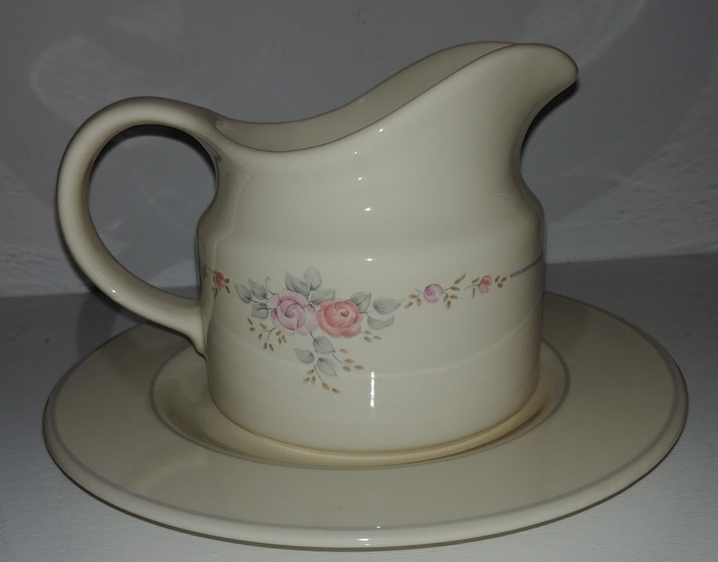 Pfaltzgraff Trousseau Gravy Boat with Underplate