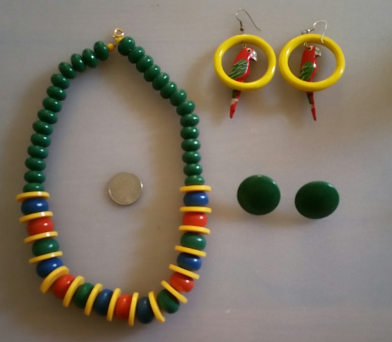 Parrots and Discs Retro Funky Chunky Colorful Necklace with 2 Sets of Earrings