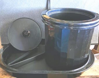 Secchiello per ghiaccio isolato nero Tupperware, pinze e vassoio usati vintage