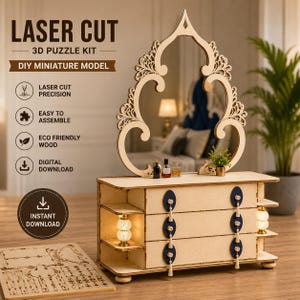 Può includere: Un kit puzzle 3D tagliato al laser per un modello di toeletta in miniatura con una cornice decorativa ad arco per lo specchio. La cassettiera in legno presenta tre cassetti con pomelli ovali blu e nappe, ripiani laterali e pezzi del puzzle.