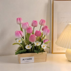Handmade Tulip Potted Plant, Pipe Cleaner Flower, Mini Desktop Plant, Desk Decor