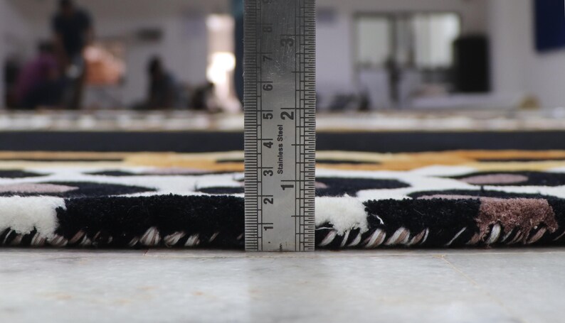 Hand Tufted Wool Tencel Rug: Leopard Print Chain Border Area Carpet image 14