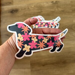 LARGE Floral Dackel Vinyl Aufkleber, 7,5 Zoll, SMOOTH COAT Dackel, Dackel Geschenk, Autoaufkleber, Fenster Aufkleber