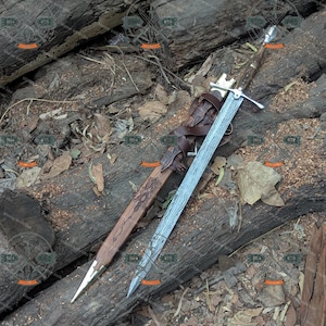 Hand-Forged Elven Longsword: Damascus Steel, Walnut Handle, Emerald Accents, Leather Sheath