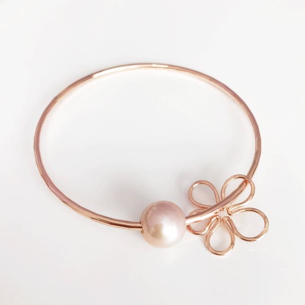 Bangle Viola -  pink pearl bangle - hawaiian jewelry - plumeria charm bangle (B290)