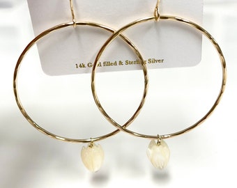 Earrings LULU - mother of pearl Pikake earrings - Pikake hoops (E609)
