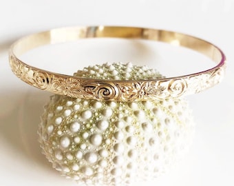 Handmade Hawaiian Heirloom Bangle: Floral Pattern, 5mm Wide