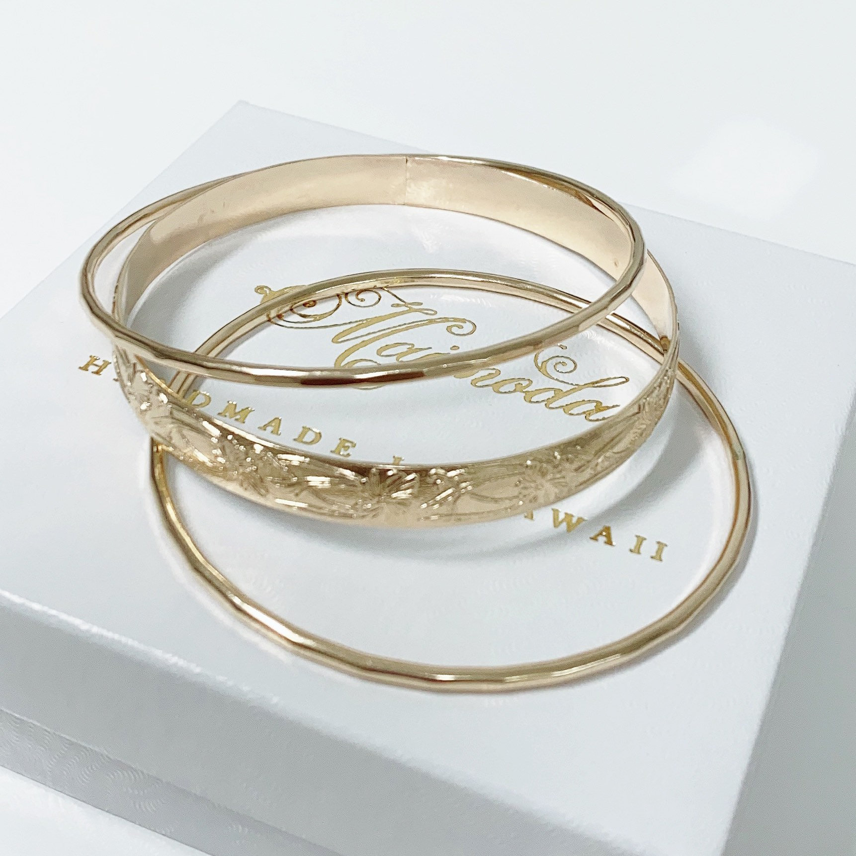 Bracciale in argento con design hawaiano da 10 mm, design a spirale, bracciale con fiori hawaiani, bracciale floreale, gioielli hawaiani - Italia