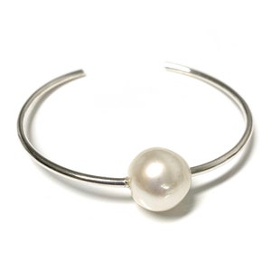 Cuff COCO - white Edison pearl cuff - pearl cuff bangle (B446)