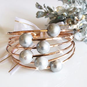 Bangle Mika - Silver pearl bangle - silver pearl bracelet - bridesmaid gift - June birthstone - pearl bangle. (B113)