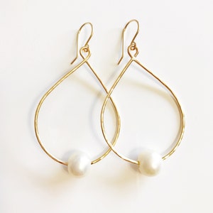 Earrings Molly - white pearl hoop earrings - small hoop earrings - pearl earrings - bridesmaid gift  (E353)