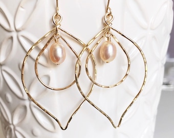 Earrings Kina - pink pearls earrings - mini hoop earrings - pearls hoop earrings (E338)