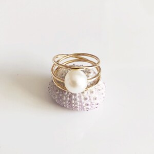 Ring LOELA - white pearl ring - wrapped ring - momi ring - spiral ring (R188)