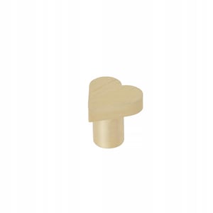 Può includere: Un pomello per armadio a forma di cuore di colore oro chiaro. Il pomello ha una base cilindrica e una parte superiore a forma di cuore. L'hardware è probabilmente in metallo ed è adatto per cassetti o armadi.
