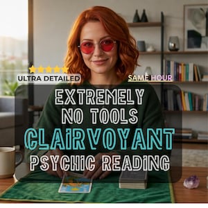 Könnte beinhalten: Eine Person mit schulterlangem rotem Haar, roter Brille und einem dunkelgrünen Pullover. Das Bild enthält den Text ULTRA DETAILED, SAME HOUR, EXTREMELY NO TOOLS CLAIRVOYANT PSYCHIC READING sowie eine Tarotkarte und ein Kartendeck.
