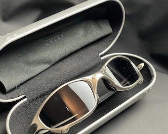 Vintage Oakley Juliet X Metal Sunglasses in Gray Frame • Black Lenses Vintage 90s Cycling Running Gorpcore And Outdoor Sunglasses