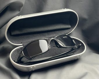 Vintage Oakley Juliet X Metal Sunglasses in Black Frame • Black Lenses Vintage 90s Cycling Running Gorpcore And Outdoor Sunglasses
