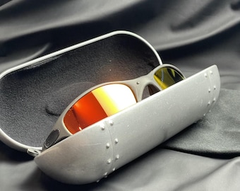 Vintage Oakley Juliet X Metal Sunglasses in Gray Frame • Red Lenses Vintage 90s Cycling Running Gorpcore And Outdoor Sunglasses