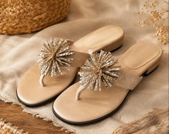 Beżowe skórzane sandały z kryształkami, vintage, na niskim obcasie, boho, letnie buty, ręcznie robione kryształowe klapki, eleganckie płaskie sandały dla kobiet