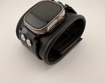 Custom Apple Watch cuff: Personalize colors and hardware