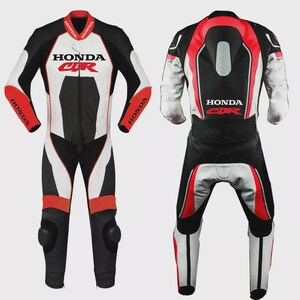 Könnte beinhalten: Ein Motorrad-Rennanzug in Schwarz, Weiß und Rot mit dem Honda CBR-Logo auf Brust und Rücken. Der Anzug verfügt über Knieschleifer, einen hohen Kragen und lange Ärmel mit Honda-Schriftzug an den Unterarmen, dargestellt in Vorder- und Rückansicht.