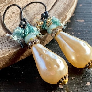 Hängende Tropfen Ohrringe Perle Elfenbein Rotkehlchen Ei blau boho schmuck by ALadysBliss